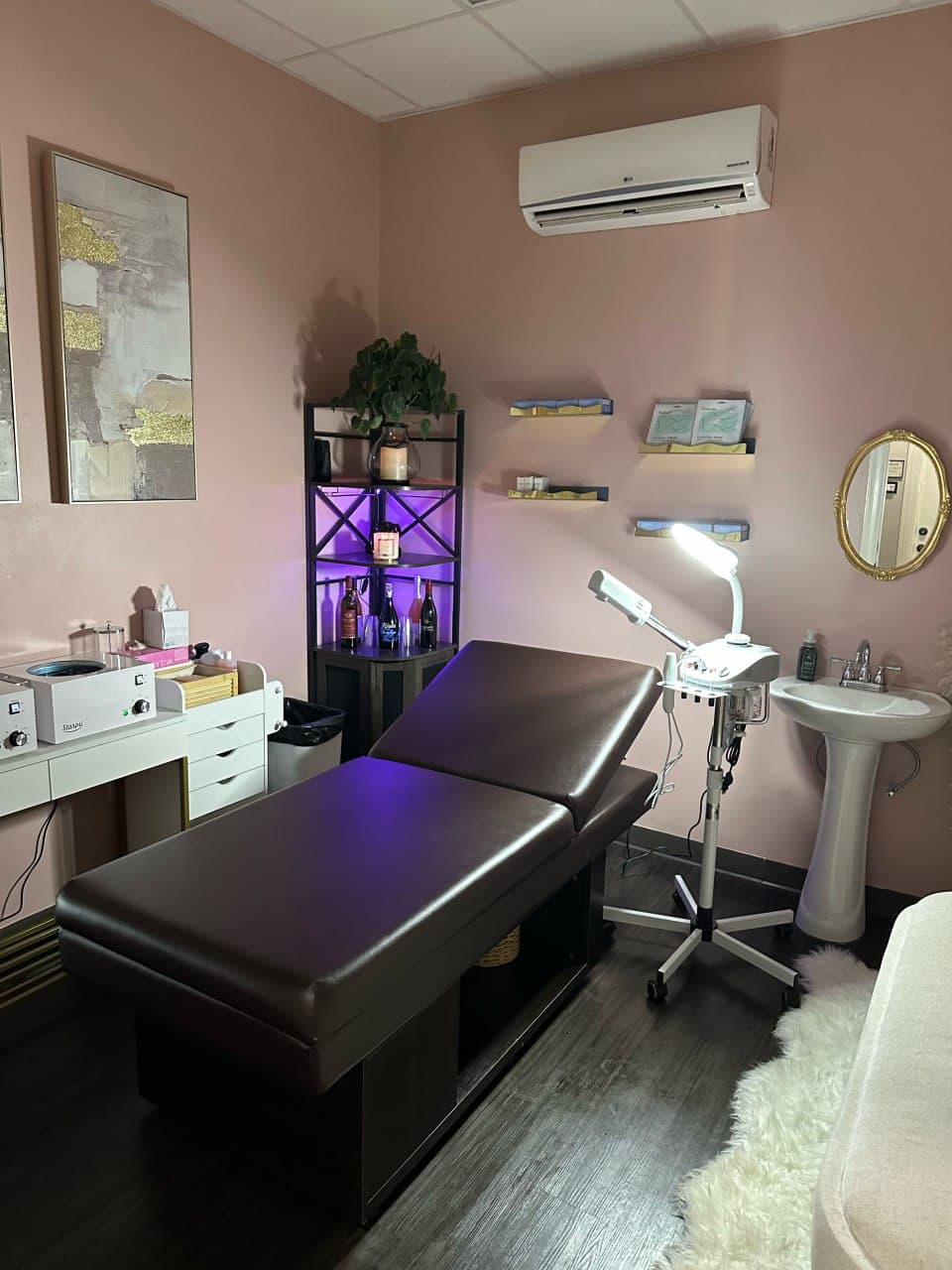 Viva La Beauty Salon Interior
